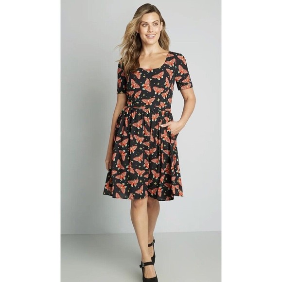 Womens Size XS ModCloth Butterfly Print Scoop Dress NWT - Picture 1 of 7